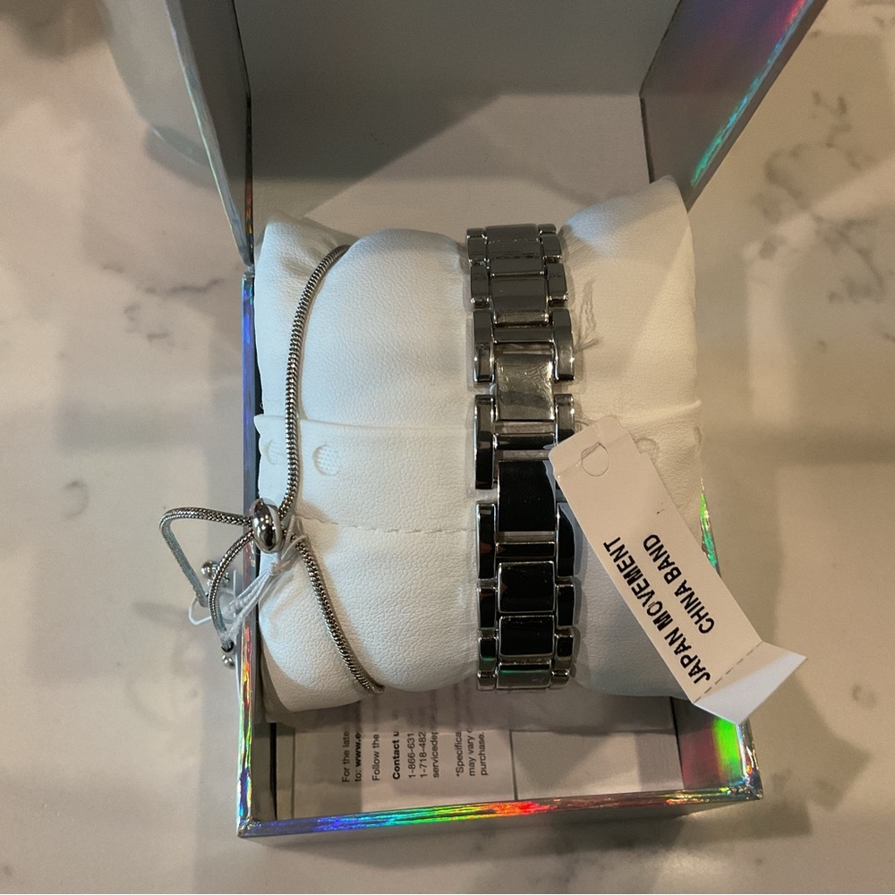 Juicy Couture Glitter Dial Watch and Bracelet Set - Picture 5 of 11